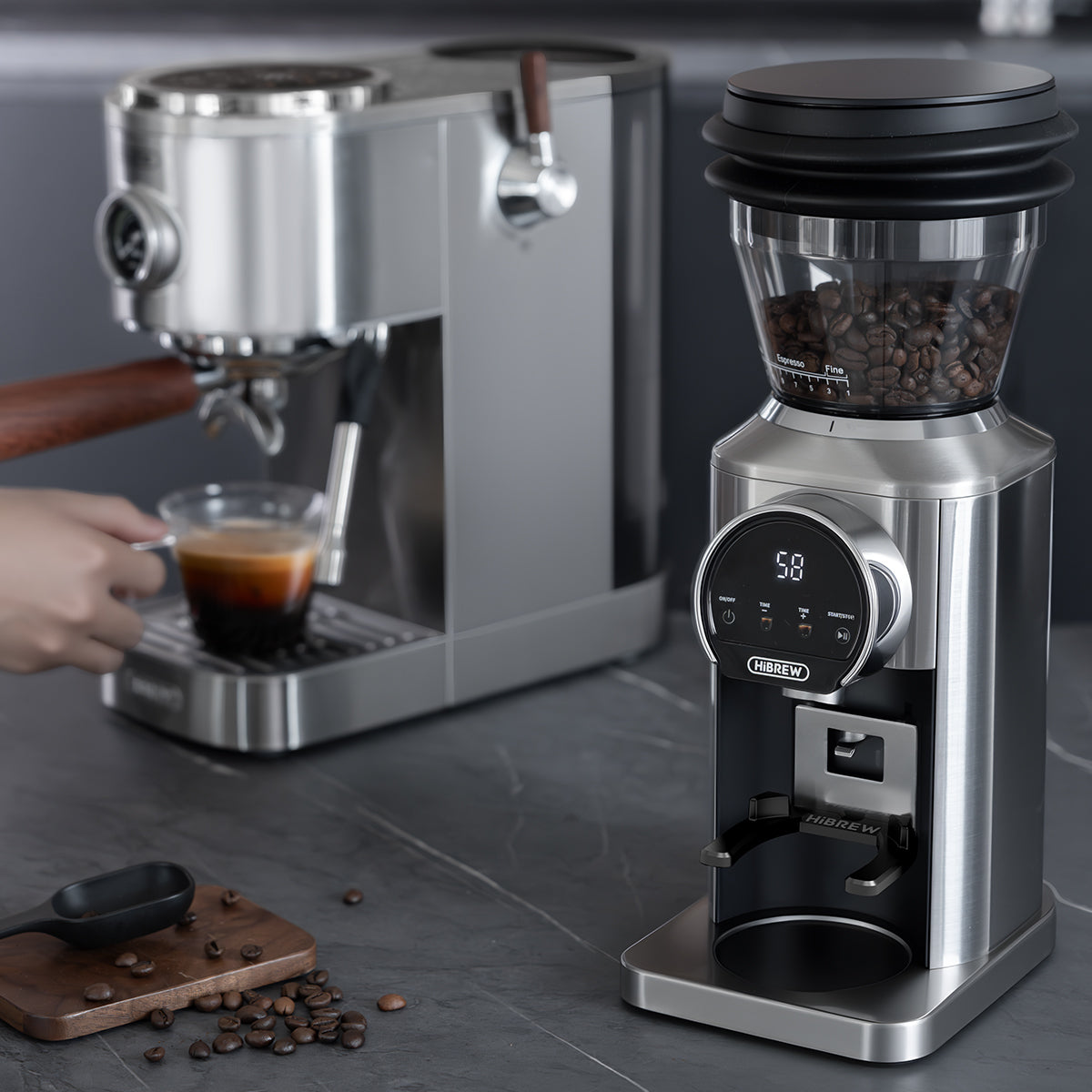 HiBREW G3 Plus: 31 مستوى للطحن الدقيق، تقنية بلازما مضادة للكهرباء الساكنة، مطحنة قهوة بشاشة لمس ذكية – مثالية للإسبريسو، الصب اليدوي والمزيد
